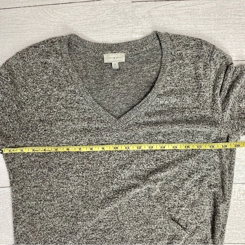 Lucky Brand Long line heathered gray v-neck sweater size S